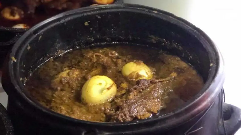 Alicha Doro Wot Ethiopian Yellow Chicken Stew